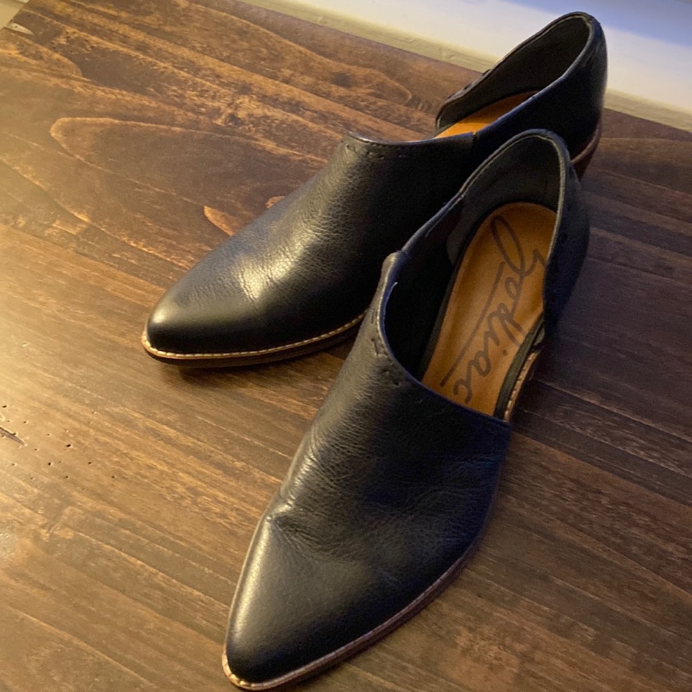 Size 8 Zodiak Black Shooties Never worn. 2” heel